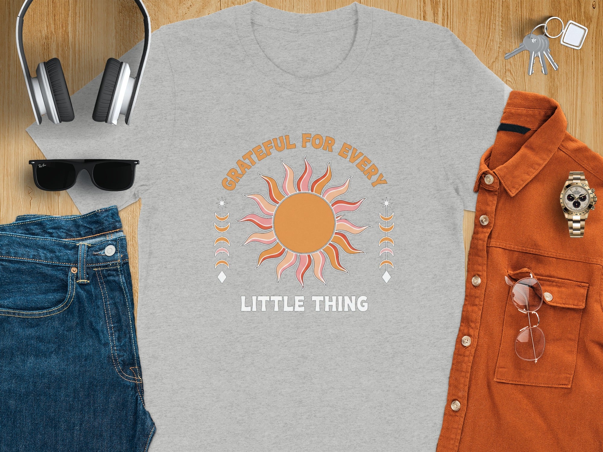 Grey t-shirt with "GRATEFUL FOR EVERY LITTLE THING" and a sun graphic.